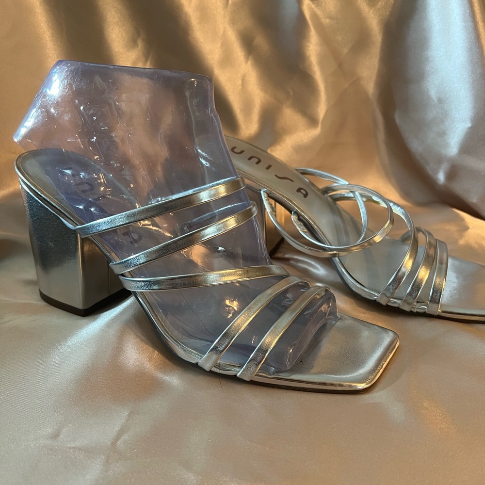Shoes - Picture 3 of 8